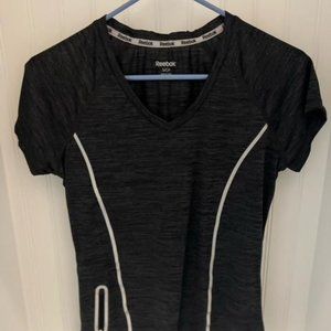Reebok Black Active Top Size S T-Shirt V-Neck Reflective Zip Pocket